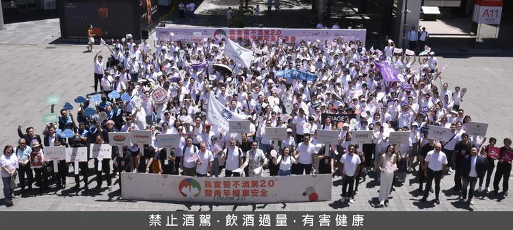 「我宣誓不酒駕 2.0」記者會現場，產業代表與民眾百人響應連署。翻攝自TBAF粉專