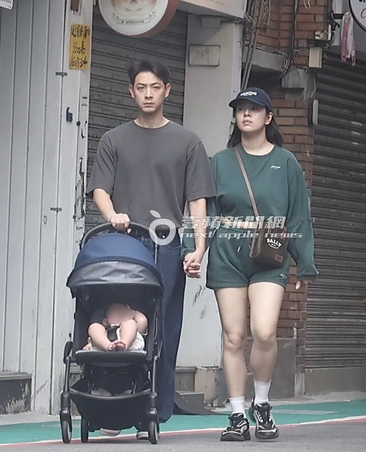 夫妻倆當天素顏以輕裝出門。特勤中心攝
