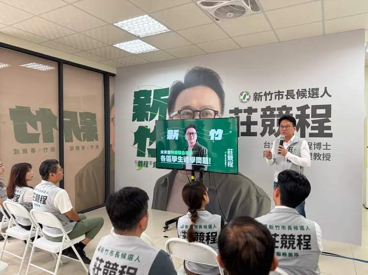 莊競程提出「校園巡迴巴士」以解決學府路學生通學問題。莊敬程團隊提供