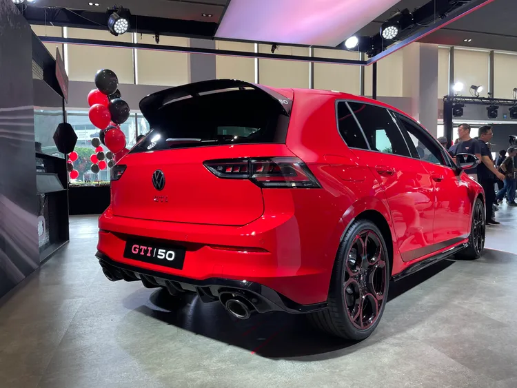 專屬運動化保桿、黑化套件與GTI 50徽飾，讓Golf GTI EDITION 50展現鮮明的週年紀念身份。林浩昇攝