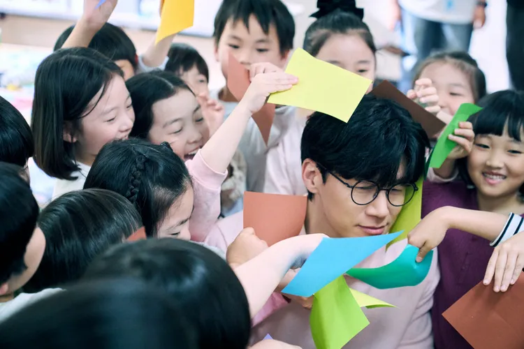 金武烈劇中替身心受創的導師代課，最近受訪大讚林智妍的演技。Netflix提供