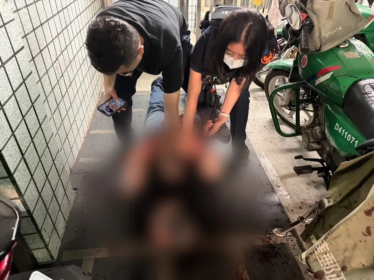警方當場逮捕行凶的劉姓男子。民眾提供