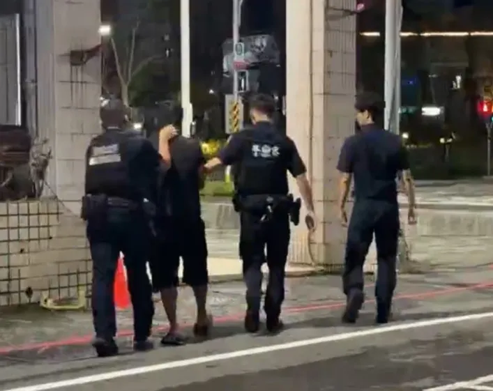 員警將家暴男移送法辦。翻攝畫面