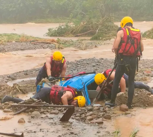 竹縣因豪雨釀1死1失聯　又見貨車泥流滅頂！警消開挖搜救中
