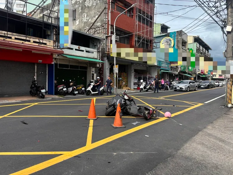2輛機車相撞，造成1人命危1人受傷。民眾提供