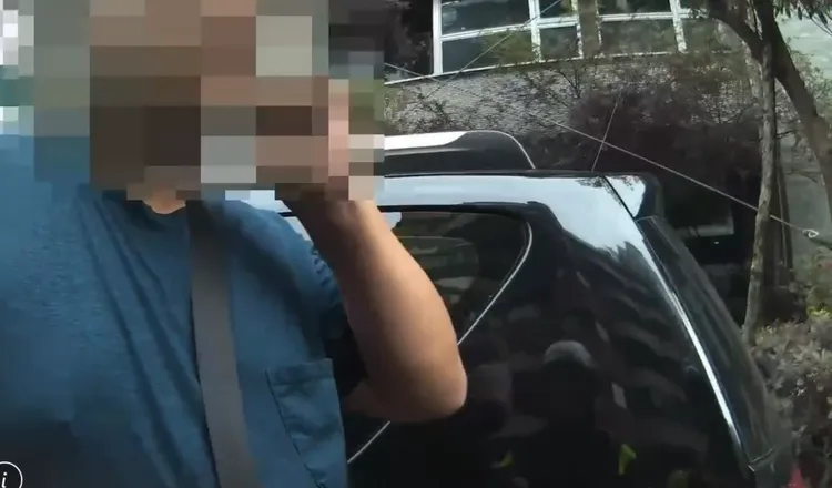 連男辯解跟日本女子只是朋友關係，但手機內查獲與賣淫集團總機聯繫的相關對話紀錄。翻攝畫面