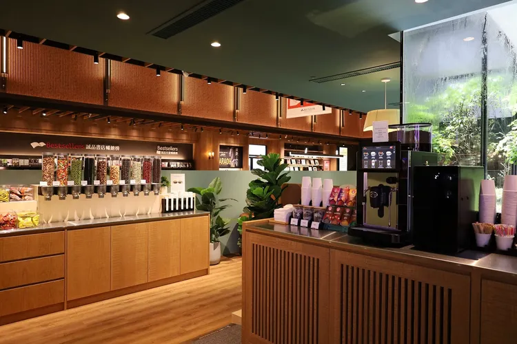 台南誠品會員聚所提供輕食點心、咖啡茶飲等免費自助吧。誠品提供