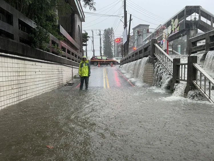 大同地下道淹水。新竹縣府提供