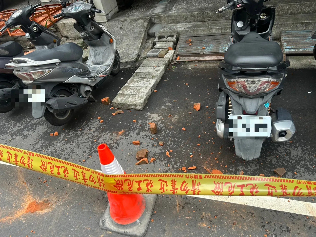 可怕！三重男公寓頂樓砸磚頭　命中路過幼童濺血