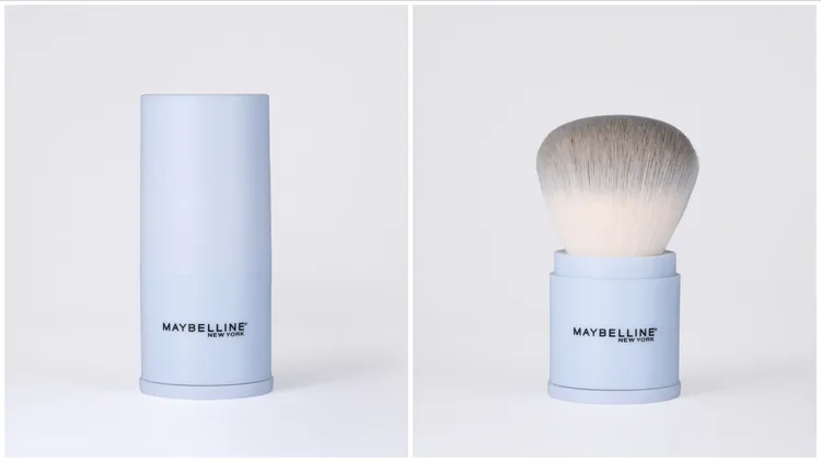Maybelline限量寶寶藍蜜粉刷，新品上市期間購買全新蜜粉就限量加贈。品牌提供