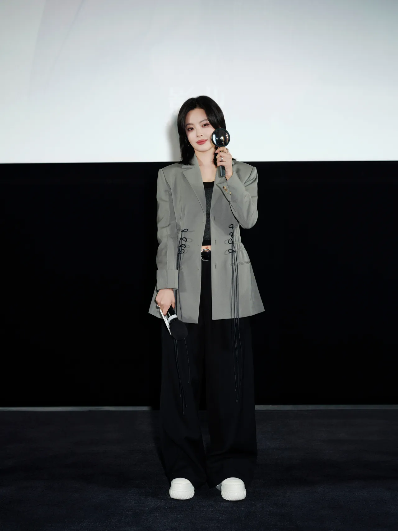 影后辛芷蕾同樣是TYRES PLATFORM厚底小白鞋愛好者。品牌提供