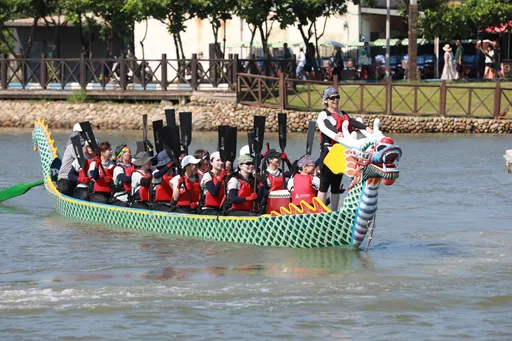 平日拚環保！端午賽龍舟　竹市環保局「快樂仙女隊」乘風破浪揮槳出征