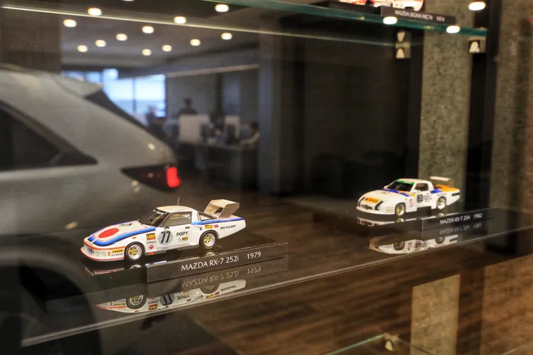 現場展示多款Mazda歷代經典車款模型，涵蓋品牌不同時期的重要代表作品。對於車迷而言，不僅能回顧品牌發展軌跡，也能感受到Mazda一路走來的獨特個性。林浩昇攝