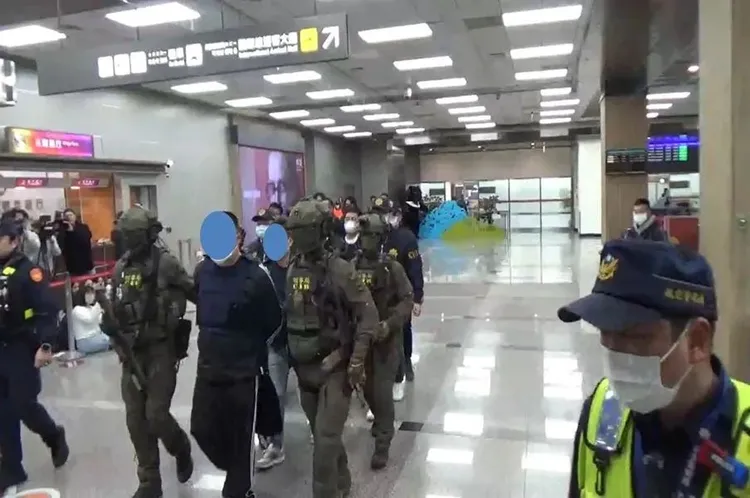 犯嫌押解歸案。翻攝畫面