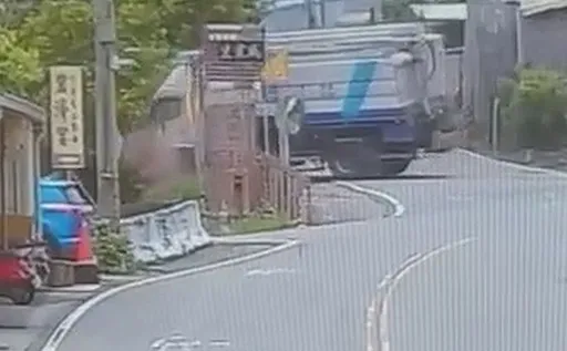 大貨車衝進媽祖廟釀2傷　肇事司機上香求原諒