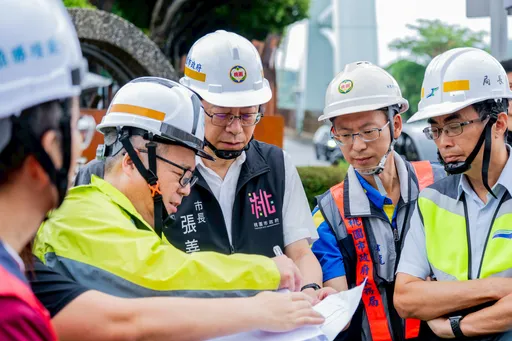 豪雨狂炸！張善政視察水情中心　經國路與莊敬路口勘災