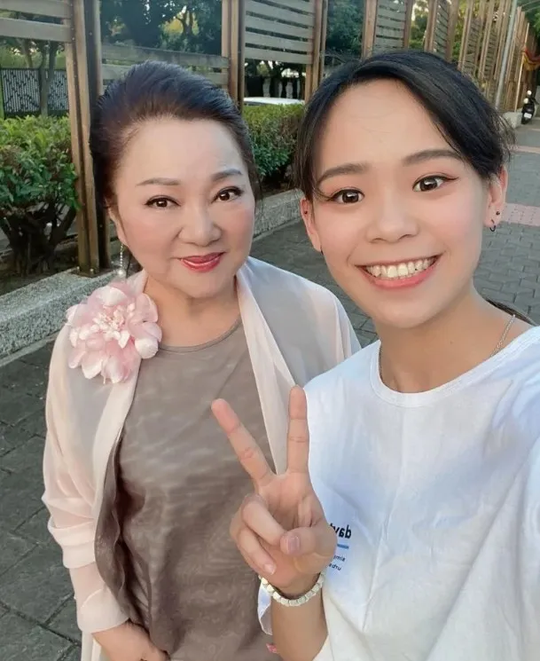 白冰冰（左）看到胡子萱的堅持，心疼又驕傲。長興影視提供