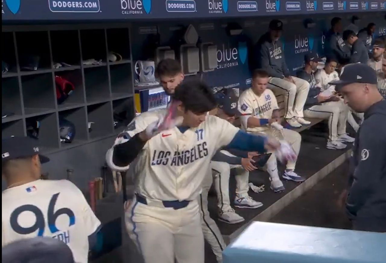 大谷翔平嚇到跳起來!休息區搞笑一幕瘋傳 網:終於找到弱點
