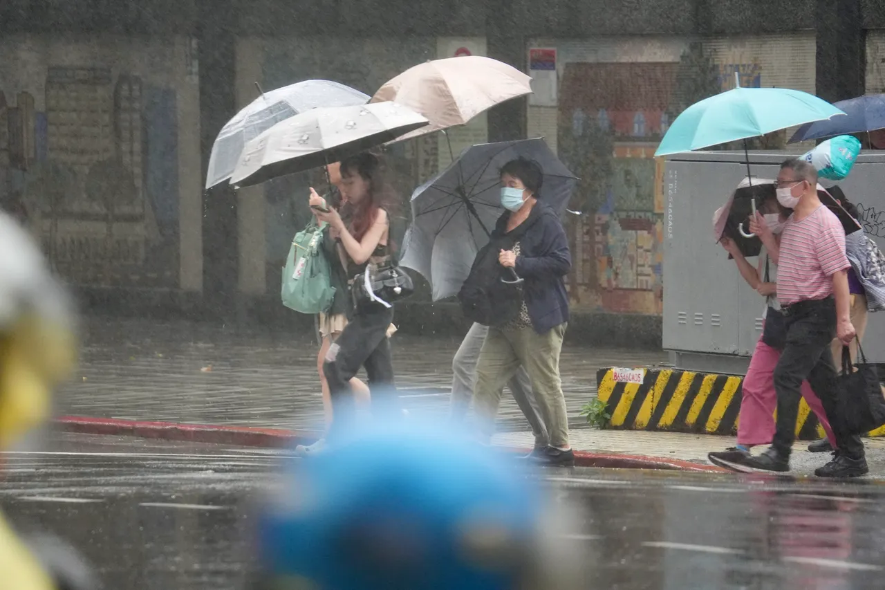 梅雨鋒面發威！全台連雨一週　9、10日恐迎豪雨高峰