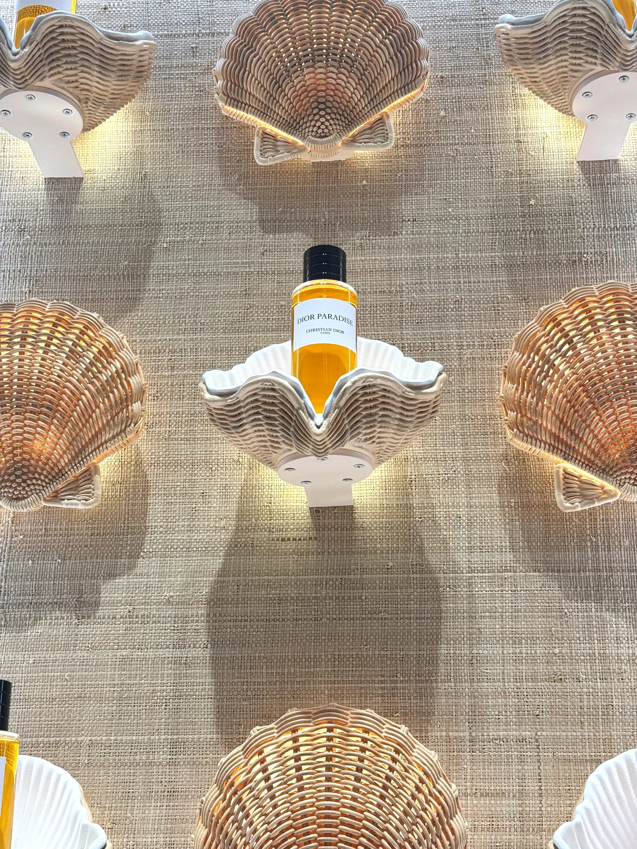 Dior香氛世家系列杏桃暖韻夏日藤格紋限量版香氛，100ml／1萬1200元。張家玲攝