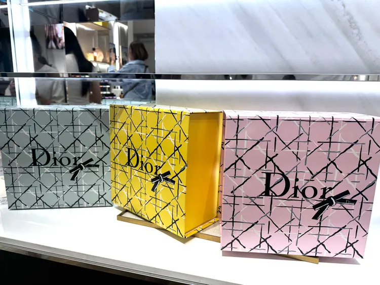 Dior全台香氛世家專櫃也同步推出夏日藤格限量版禮盒包裝服務。張家玲攝