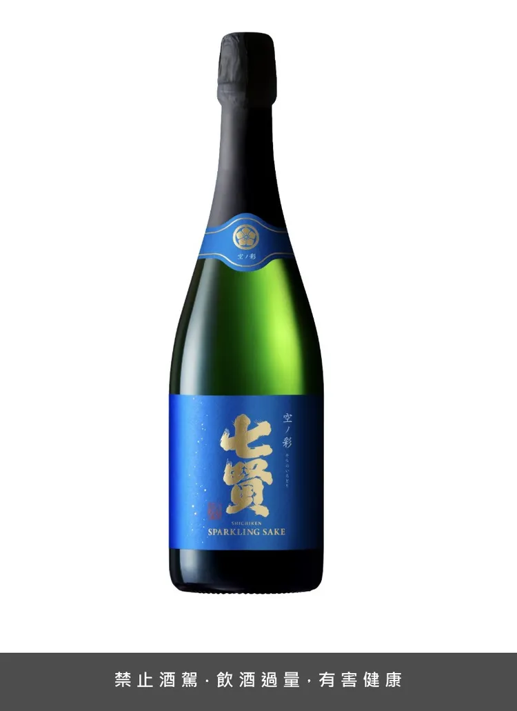 七賢空之彩氣泡清酒，細緻氣泡解甜膩，配鹼粽、甜粽。翻攝自瑩頤清酒官網