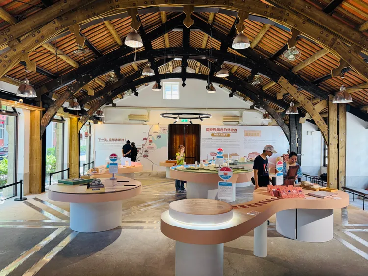淡水古蹟博物館的全新常設展以微型館為主題，介紹博物館轄下12座文化資產。館方提供