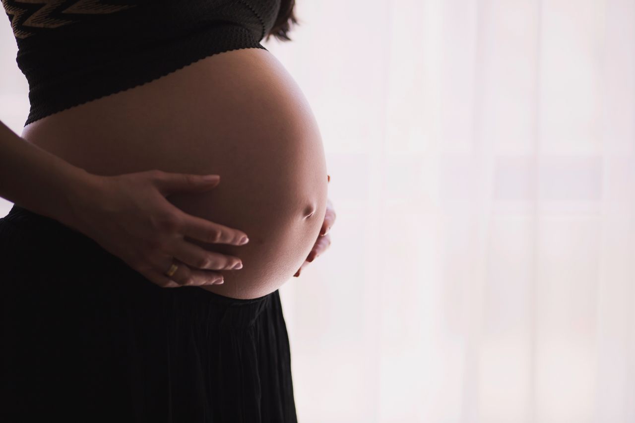 45歲試管媽懷孕竟罹乳癌 奇美醫院跨團隊助母女平安闖關