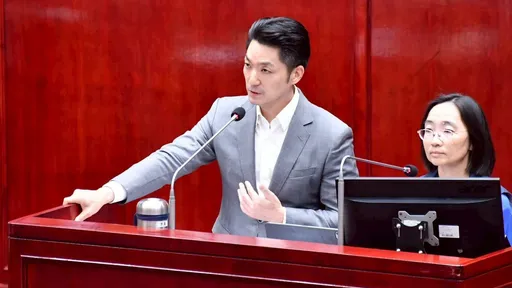 市長iPad答詢看什麼？　她8年經驗談：奉勸別對沒營養綠議員動怒