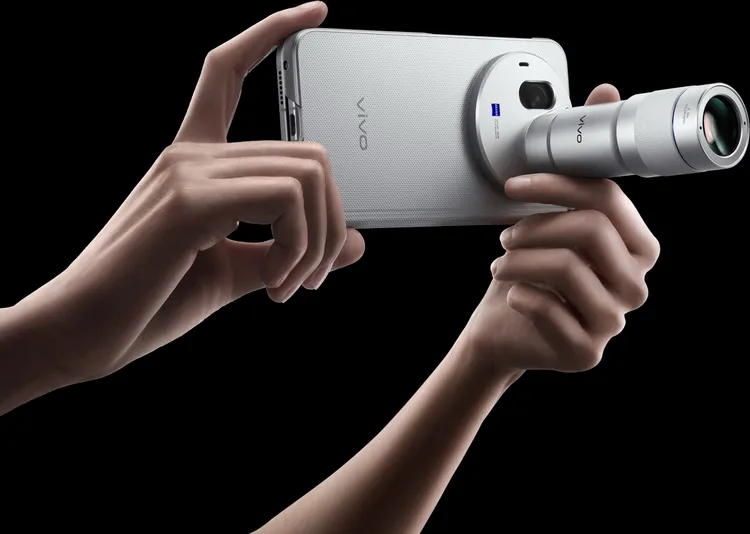vivo X Fold6支援選購ZEISS Teleconverter G2增距鏡，可提供等效200mm拍攝距離，強化遠景、舞台與旅遊拍攝彈性。vivo官網