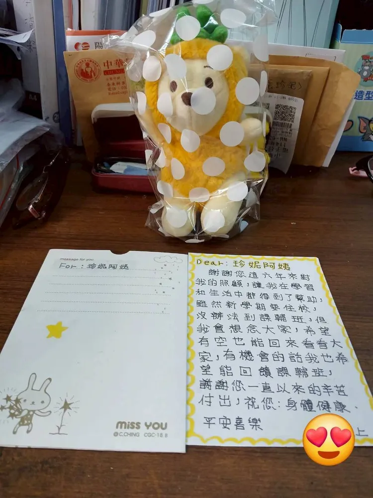 升上國中即將住校的孩子，臨別前寫下六年陪伴的感謝與不捨。珍妮主任提供