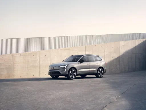 純電七座旗艦登台　Volvo EX90預售299萬元起瞄準豪華家庭市場