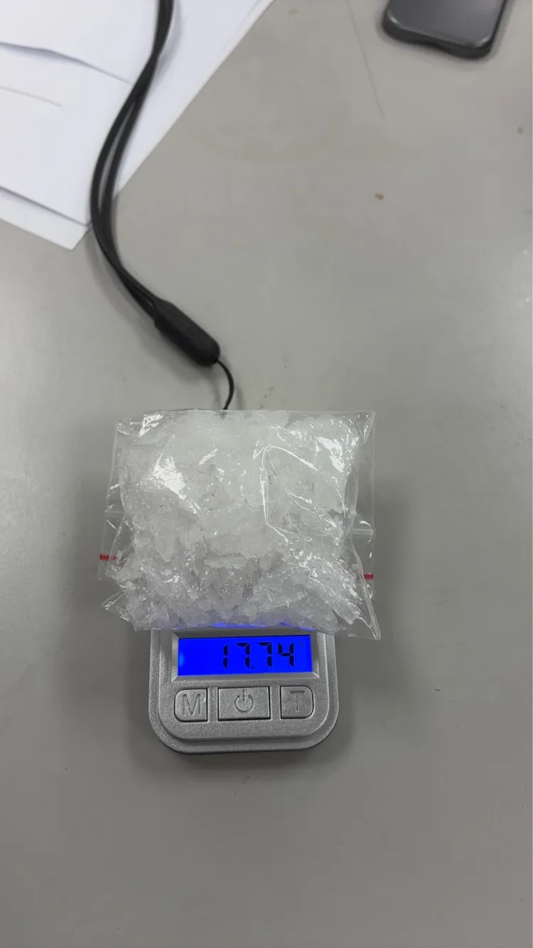 LV男車上搜出安非他命毒品1包，重達17公克。翻攝畫面