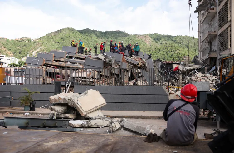 首都卡拉卡斯建築物被夷為平地。路透