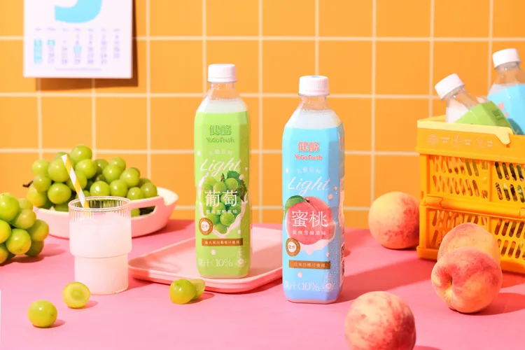 健酪乳酸飲料推出「蜜桃、葡萄雪酪風味」，建議售價 30元，即日起於全台各大通路陸續上架。業者提供