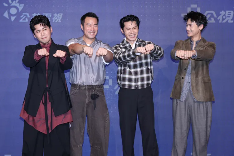 黃迪揚（左起）、張孝全、姚淳耀、裴子齊戲裡飾演「馬子狗」樂團。莊宗達攝