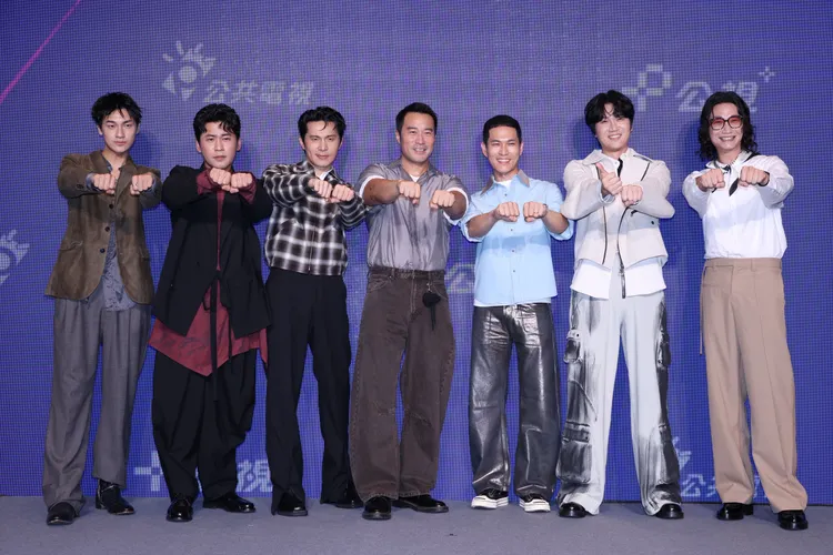 宇宙人方Ｑ（右起）、小玉、阿奎與張孝全、姚淳耀、黃迪揚、裴子齊。莊宗達攝