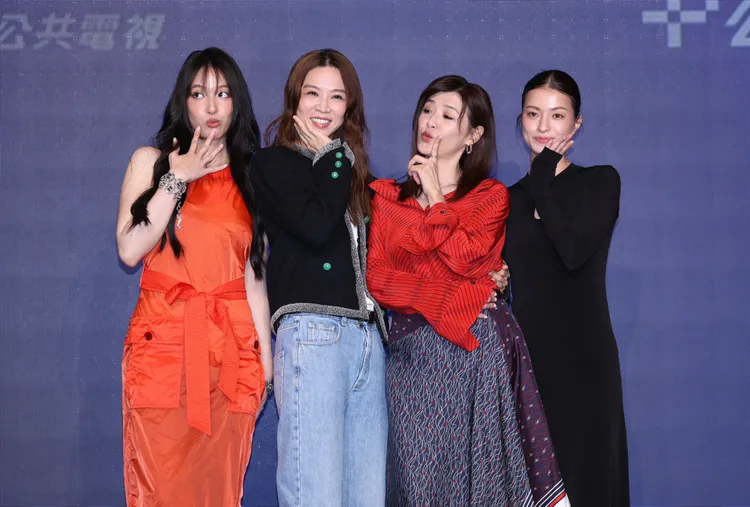 王渝萱（左起）、謝盈萱、蘇慧倫、蒲禾菲飾演成年和年輕版的女主角。莊宗達攝