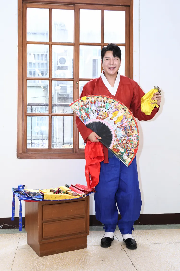尹大滿7歲就能感應到神，原本排斥當巫師，直到29歲放棄掙扎。彭欣偉攝