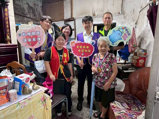 台電攜手華山基金會送暖！捐贈近百份端午物資陪伴弱勢長者