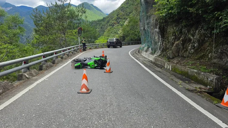 重機自摔車禍事故。警方提供