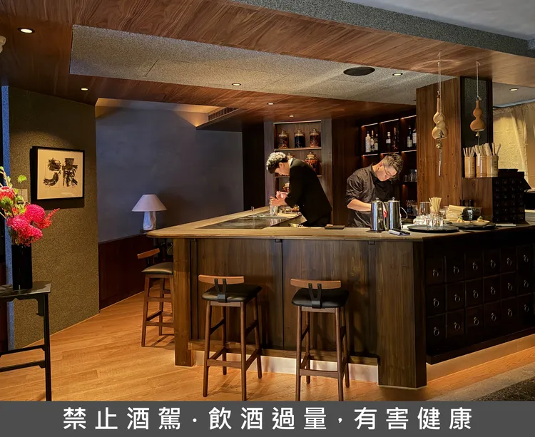 「美村藥舖」呈現濃濃台灣味，包含店內花窗、磨石子地板等元素皆以此為概念。莊偉祺攝