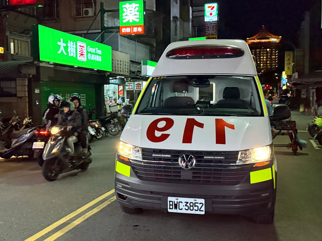 板橋社區大樓命案!25歲女高樓墜下卡3樓窗台亡|壹蘋新聞網