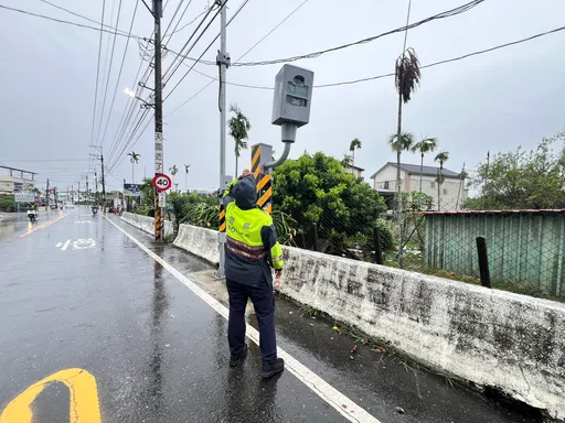 抑制違規！屏科大壽比路測速照相半年開2219件罰單　騎士被罰砸機洩憤送辦
