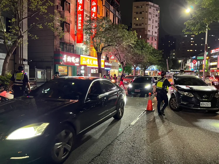 警方在路檢點執行毒酒駕取締勤務。警方提供