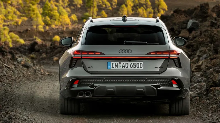 A6 allroad quattro這類結合豪華、實用與輕度越野能力的跨界旅行車，在現在依舊是少數偏好傳統Wagon車格買家的獨特選擇。原廠照片