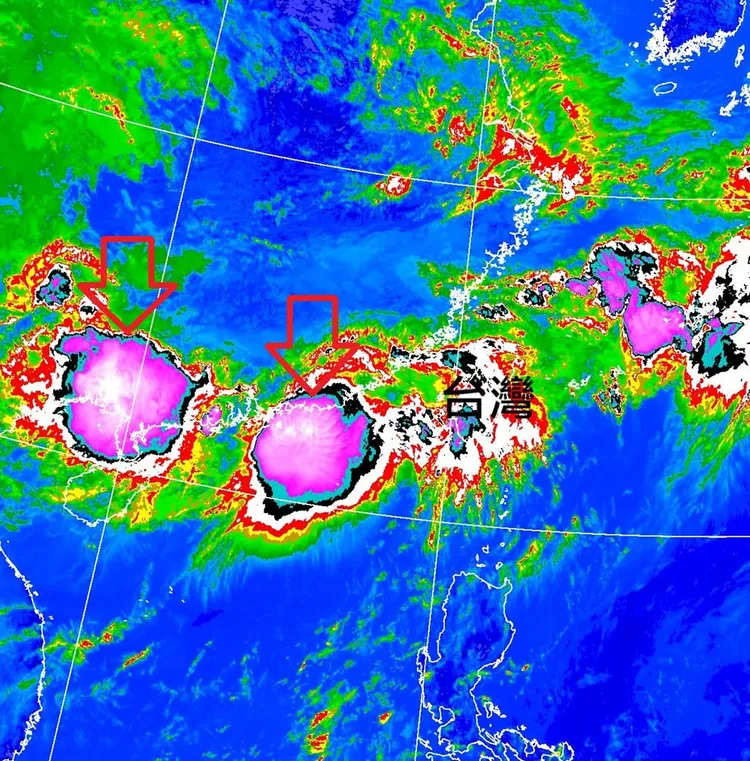 前氣象局長鄭明典指出，梅雨季節常見雲圖上出現近似圓形的對流系統。鄭明典臉書