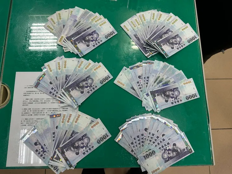 起獲遭竊現金。大園警分局提供