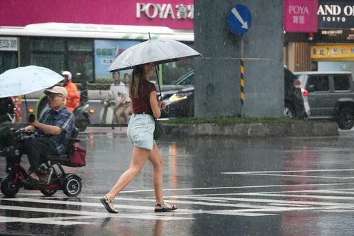 今晨19.7°C！滯留鋒又北移靠近台灣　大雨連下到週一