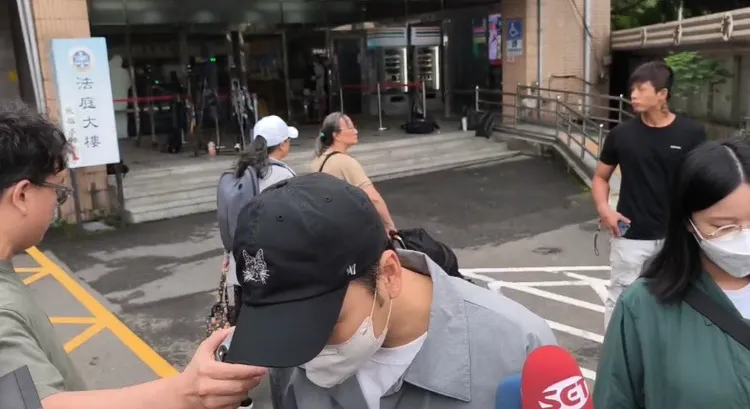 張書偉首訪時鞠躬向大眾道歉。讀者提供